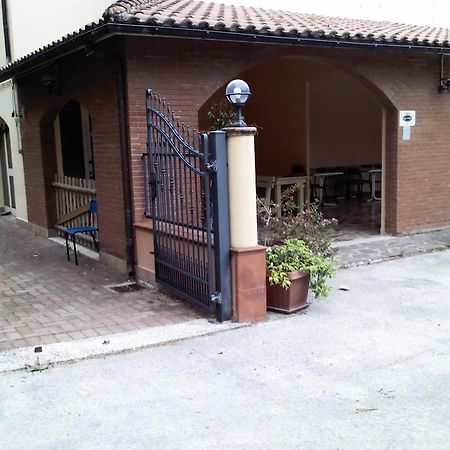 Albergo Magrini Della Genga Genga  Kültér fotó