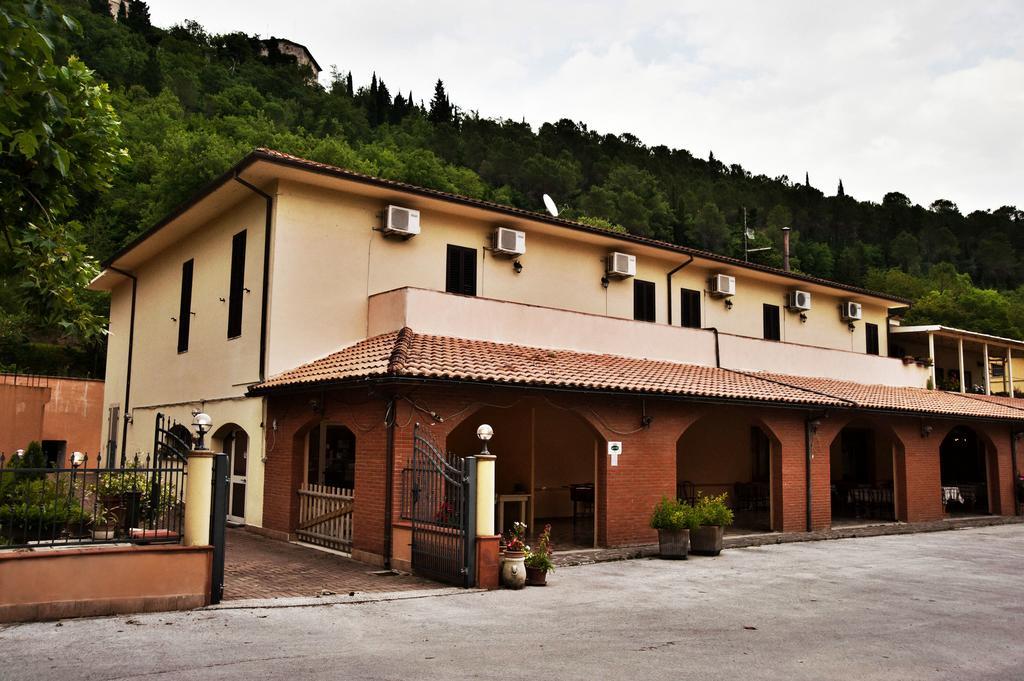 Albergo Magrini Della Genga Genga  Kültér fotó
