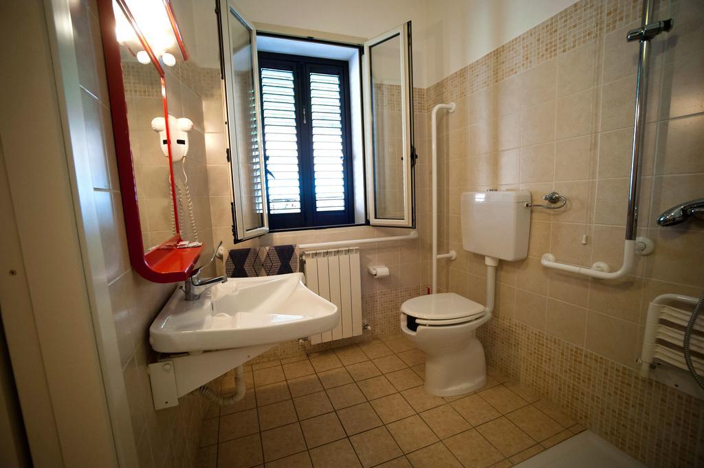 Albergo Magrini Della Genga Genga  Szoba fotó