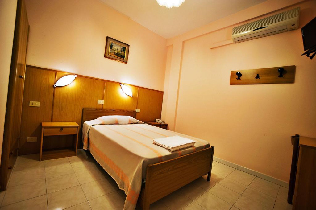 Albergo Magrini Della Genga Genga  Szoba fotó