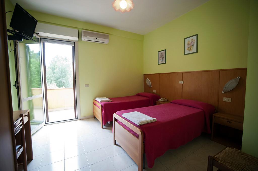 Albergo Magrini Della Genga Genga  Szoba fotó