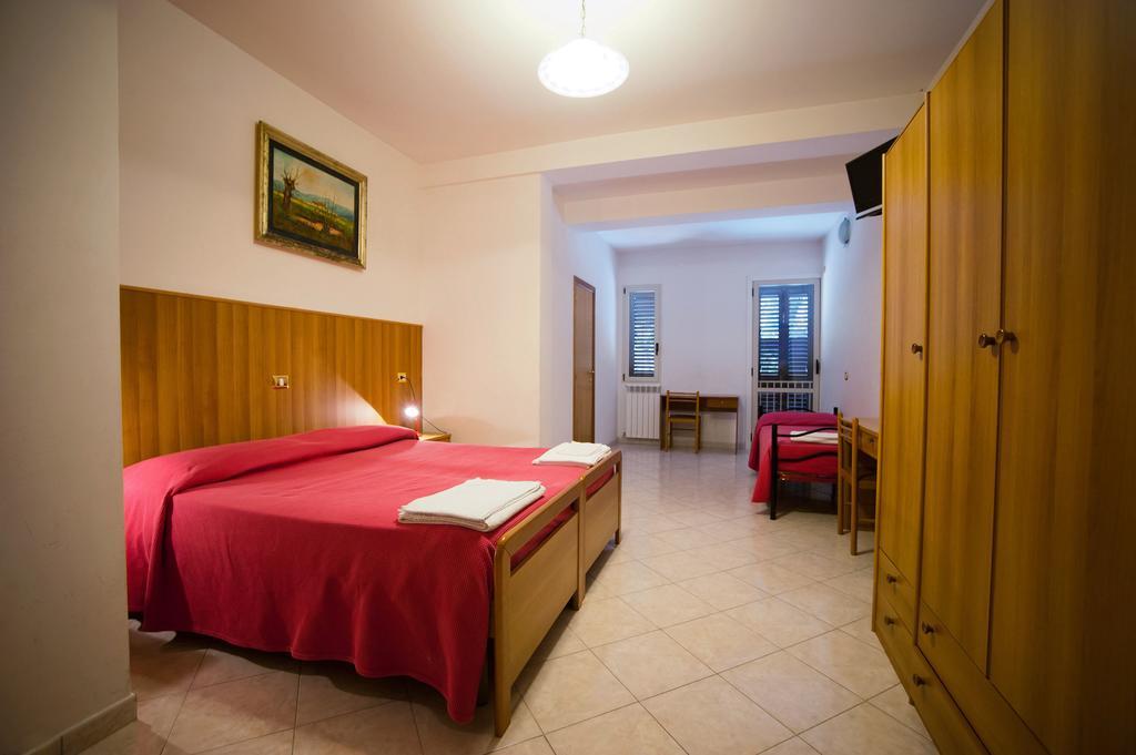 Albergo Magrini Della Genga Genga  Szoba fotó